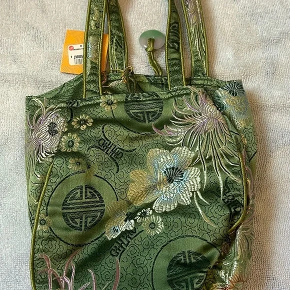 Elegant Green Floral Shoulder Bag - Picture 2 of 7